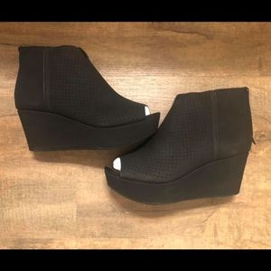 Brand new Pierre Dumas platform wedges